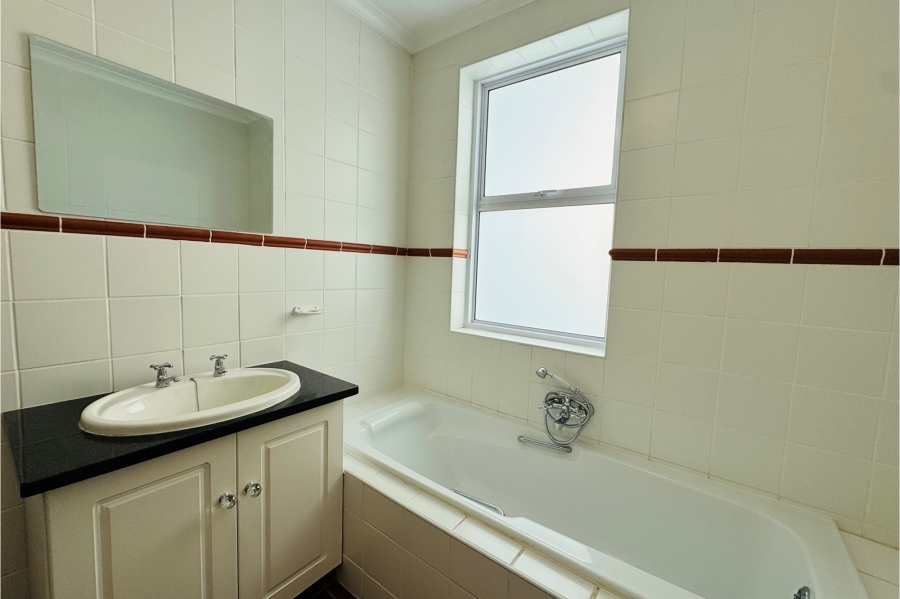 To Let 3 Bedroom Property for Rent in Chanteclair Western Cape